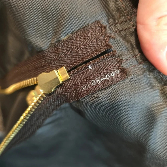 Louis Vuitton nylon garmet bag with hanger preowned - Picture 8 of 9